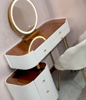 Bàn Trang Điểm Mặt Kính Sang Trọng Và Gương Led Thanh Lịch Màu Trắng